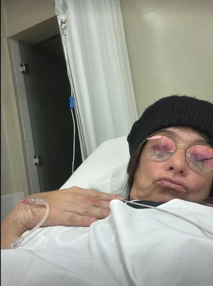 Edith Hermida compartió una foto de ella en la clínica mientras le pasaban suero (Foto Instagram @edithermida)