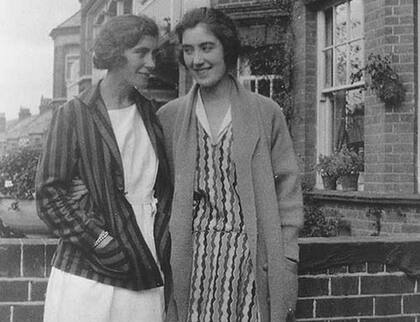Edith Thompson (a la derecha) y su hermana Avis Graydon nacieron hacia el final del siglo XIX.