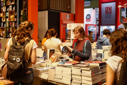 Editores y libreros que participan de la feria tienen expectativas con respecto a las ventas