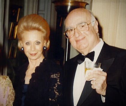 Edmond junto a Lily (Foto: Netflix)