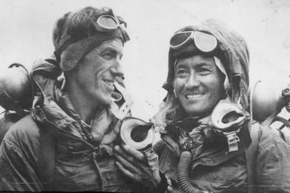 Edmund Hillary y Tenzing Norgay, los primeros hombres en llegar a la cima del Everest, en 1953