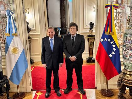 Edmundo González Urrutia y Javier Milei, el sábado 4 de enero en la Casa Rosada.