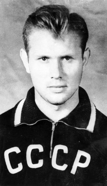 Eduard Streltsov y una imagen tomada para el Mundial al que nunca llegaría