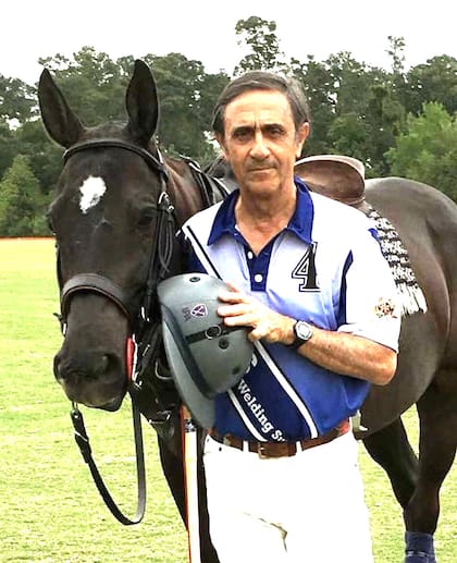 Eduardo Amaya en acción, en el Houston Polo: un apasionado estudioso del juego que siempre busca respuestas