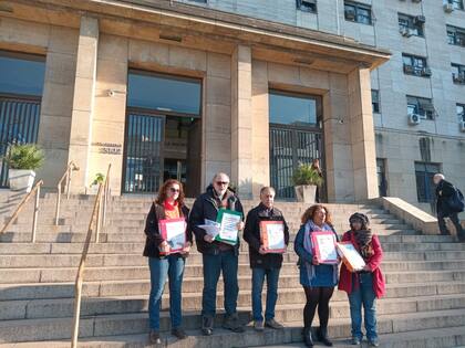 Eduardo Belliboni recibió el apoyo de otros dirigentes de izquierda antes de presentarse nuevamente en los tribunales