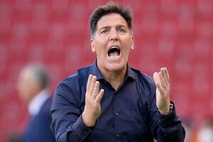 Eduardo Berizzo dejó de ser el entrenador de Paraguay tras la dura goleada sufrida en La Paz