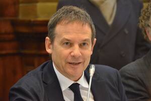 Eduardo Costa se encuentra “lúcido" y ya pudo sentarse en su cama de la unidad de terapia intensiva, afirmaron sus allegados