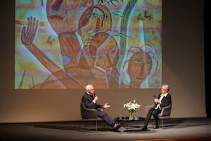 Eduardo Costantini con Ana María Battistozzi y una de las obras de Xul Solar que compró con el asesoramiento de Esteves