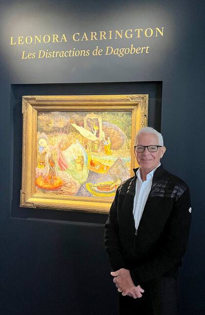 Eduardo Costantini con “Las distracciones de Dagoberto” cuando compró esa obra este año, también en Sotheby's