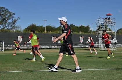 Eduardo Coudet en uno de sus primeros entrenamientos como DT de River
