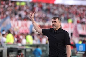 Coudet se mostró feliz por el rendimiento de un jugador e hizo una broma por el platinado de Subiabre