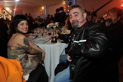 Eduardo de la Puente, orgulloso, junto a su Martín Fierro