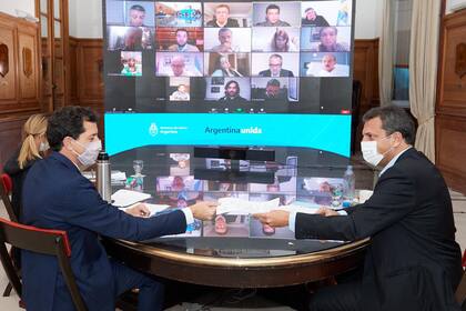 Eduardo de Pedro y Sergio Massa discutieron el proyecto con los líderes de los distintos bloques