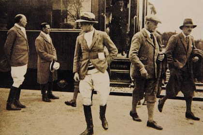 Eduardo de Windsor y su llegada en tren a Hurlingham