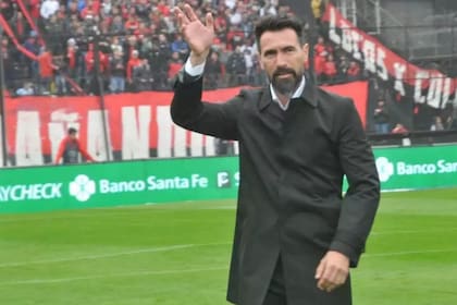 Eduardo Domínguez transita su segundo ciclo como entrenador en Colón de Santa Fe