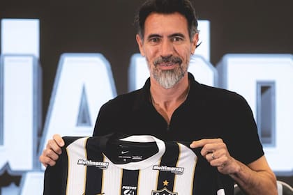 Eduardo Domínguez fue presentado como DT de Atlético Mineiro y enseguida dirigió su primer práctica