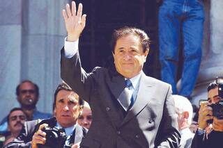 Duhalde, el recuerdo del estallido y los crudos diálogos con Alfonsín que lo convencieron de asumir la Presidencia