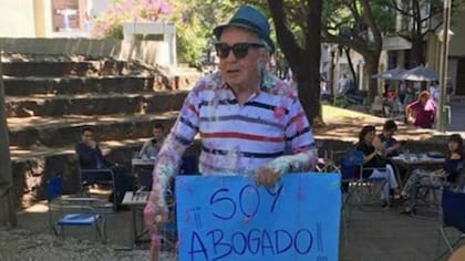 Eduardo Etchepare se recibió de abogado a los 82 años