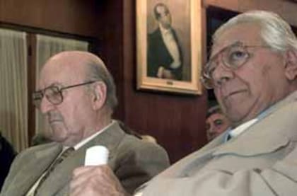 Eduardo Falú y Ariel Ramírez: en los sesenta, compañeros en discos y escenarios; varias décadas después, socios en la defensa del derecho autoral, desde la dirección de Sadaic.