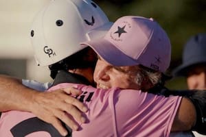 Eduardo Heguy y su abrazo con Gonzalito Pieres: símbolo de la comunión entre Chapaleufú y Ellerstina