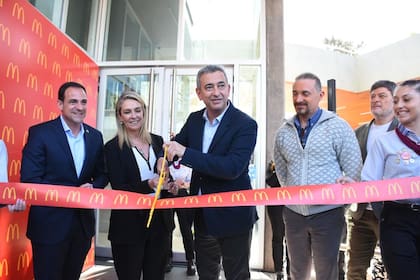 Eduardo Lopardo, Director General de Arcos Dorados Argentina y Pablo Javkin, Intendente de Rosario.