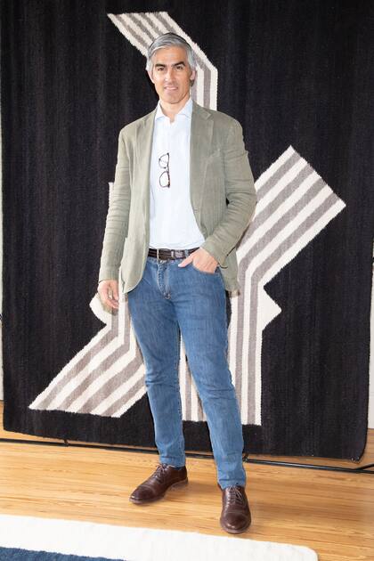 Eduardo Mallea, vicepresidente de ArteBA. El proyecto cuenta con piezas seriadas basadas en imágenes de artistas como Roberto Aizenberg, Rómulo Macció y Emilio Pettoruti así como colaboraciones con Diana Aisenberg, Delia Cancela, Marcela Cabutti, Juan Del Prete, Claudia del Río, Lido Iacopetti, Víctor Grippo, Magdalena Jitrik, Kenneth Kemble, Fernanda Laguna, David Lamelas, Juan Stoppani y Marcela Sinclair entre otros