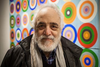 Eduardo Stupía, curador de las exposiciones en el Espacio de Arte de Fundación OSDE.