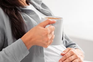 Embarazo: tomar gaseosas y edulcorantes aumenta el riesgo de obesidad infantil