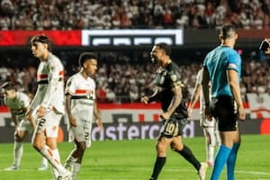 La insólita serie de Cardona: tras fallar dos penales en la ida, fue expulsado por burlarse de un rival en el desquite