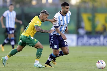 Edwin Cardona frente a Defensa y Justicia; la llegada del colombiano a Racing fue una de las grandes apuestas de Gago para 2022