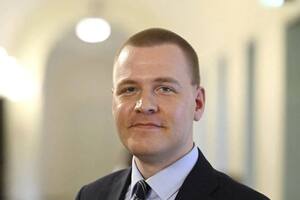 Eemeli Peltonen, el funcionario que murió en el parlamento.