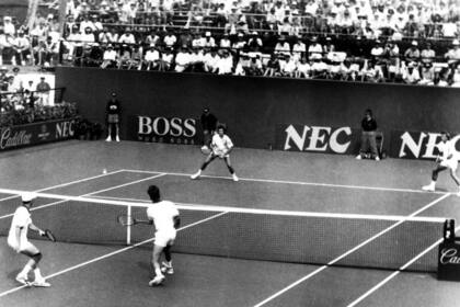 EEn Hawaii 92, Frana y Miniussi enfrentando por la Davis a los estadounidenses John McEnroe y Rick Leach