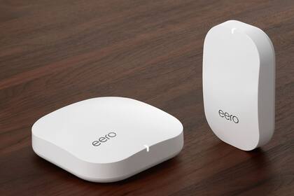 Eero es uno de los pioneros en ofrecer productos para crear redes de tipo mesh, con dispositivos que intentan ser lo más disimulados posible