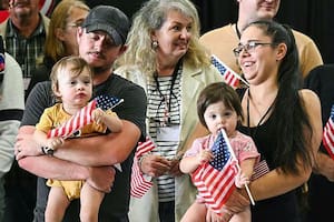 Trump reduce un 94% las admisiones de refugiados a 7.500 anuales y prioriza a los sudafricanos blancos