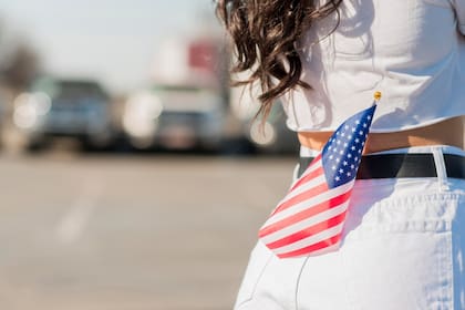 EE.UU. alberga al 17% de los migrantes del mundo: 47,8 millones de inmigrantes en 2023, el 74% con estatus legal