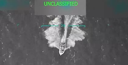 EE.UU. divulgó imágenes de la embarcación atacada en el Caribe el martes.