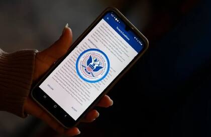 EE.UU. ofrece a migrantes la posibilidad de autodeportarse mediante CBP Home