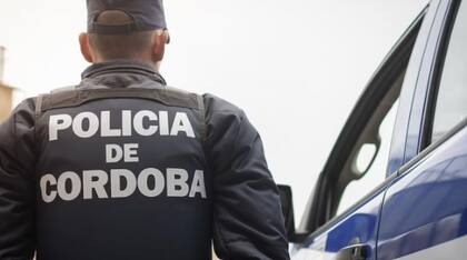 Efectivos de la Policía de Córdoba acudieron al lugar para desplegar las pericias correspondientes