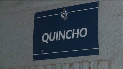 Efectivos de la Policía de la Ciudad allanaron el quincho y las instalaciones de Vélez en busca de información sobre una fiesta clandestina realizada el miércoles allí.