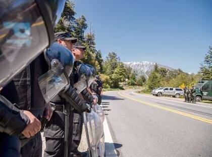 Efectivos de la Policía Federal en la ruta 40