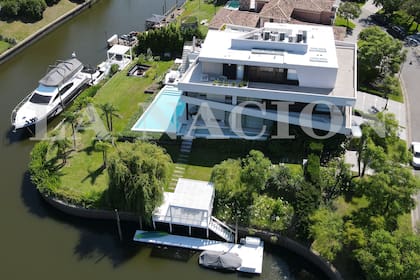 Efectivos de la Policía Federal registraron la vivienda ubicada en el barrio El Yacht durante la madrugada