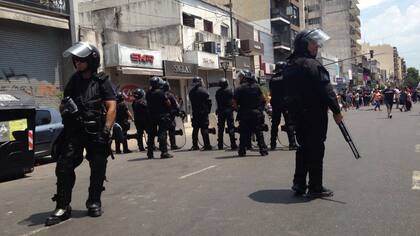 Efectivos de la Policía Metropolitana durante el procedimiento