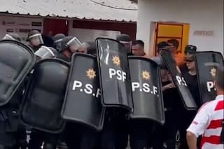 El árbitro de primera que fue a dirigir la final de un torneo regional y casi termina linchado