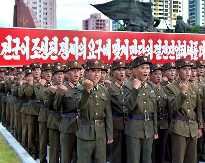 Efectivos del Ministerio de Seguridad de Corea del Norte, ayer en Pyongyang