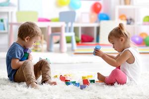 Efemérides del 9 de mayo: hoy se celebra el Día del nieto y del ahijado