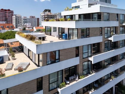 EG12. Fabricante: Polydoor.