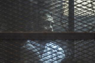 Egipto anuncia indulto para destacado activista que pasó seis años entre rejas