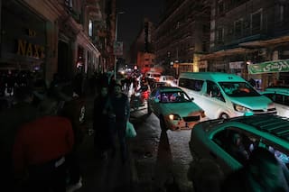 Egipto ordena cerrar comercios de noche para ahorrar electricidad debido a la guerra