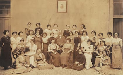 Egresadas del Normal en 1911, las llamadas alumnas fundadoras.