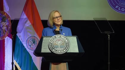 Eileen Higgins, durante su primer discurso como flamante alcaldesa de la ciudad de Miami